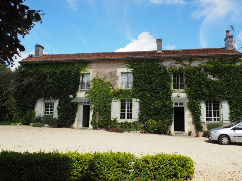 House for sale in CHALAIS Vienne Beautiful 3bedroom B&B property