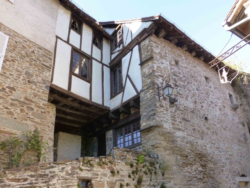 House for sale in SEGUR LE CHATEAU Correze Historic property built