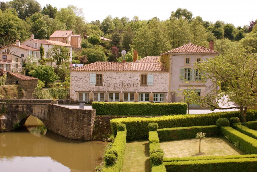 Maison à vendre en Pays de la Loire - Vendee VOUVANT Maison avec trois