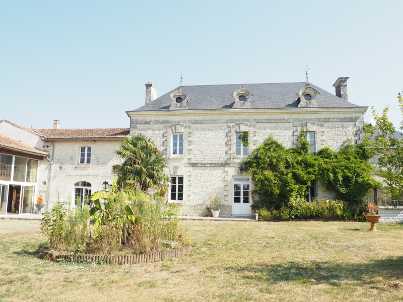 Maison à vendre en Poitou Charentes Vienne LOUDUN Très belle maison de campagne ancienne Maison à vendre en Poitou Charentes Vienne LOUDUN Très belle maison de campagne ancienne