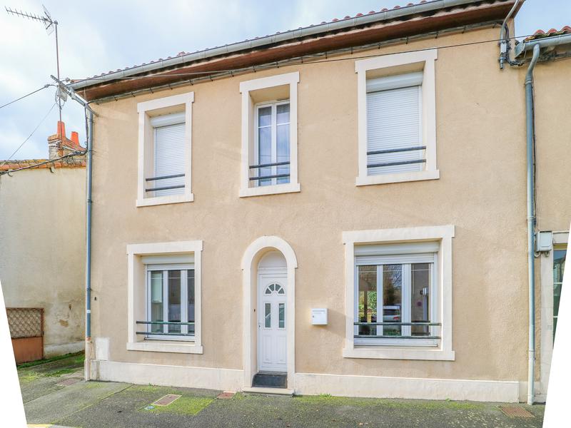 House for sale in MONTMORILLON Vienne Lovely 4 bedroomed town