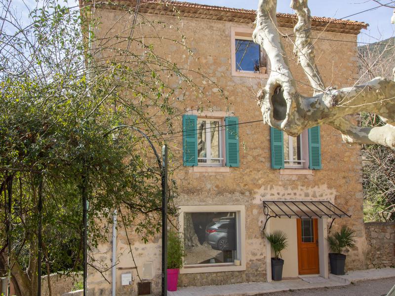 Maison à vendre en PACA Var SEILLANS Mas en pierre indépendant rénové