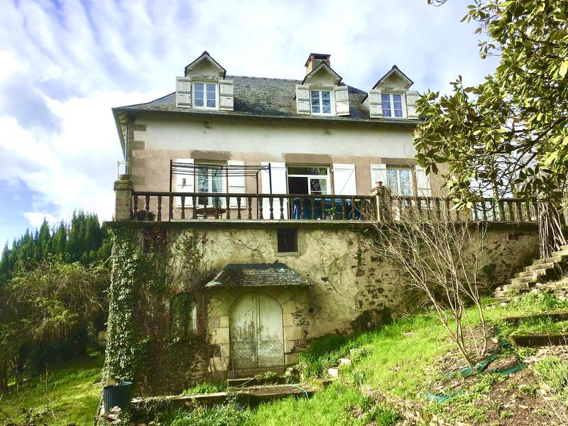 House for sale in JUILLAC Correze Impressive 7 bedroom house, with over 2 hectares of land