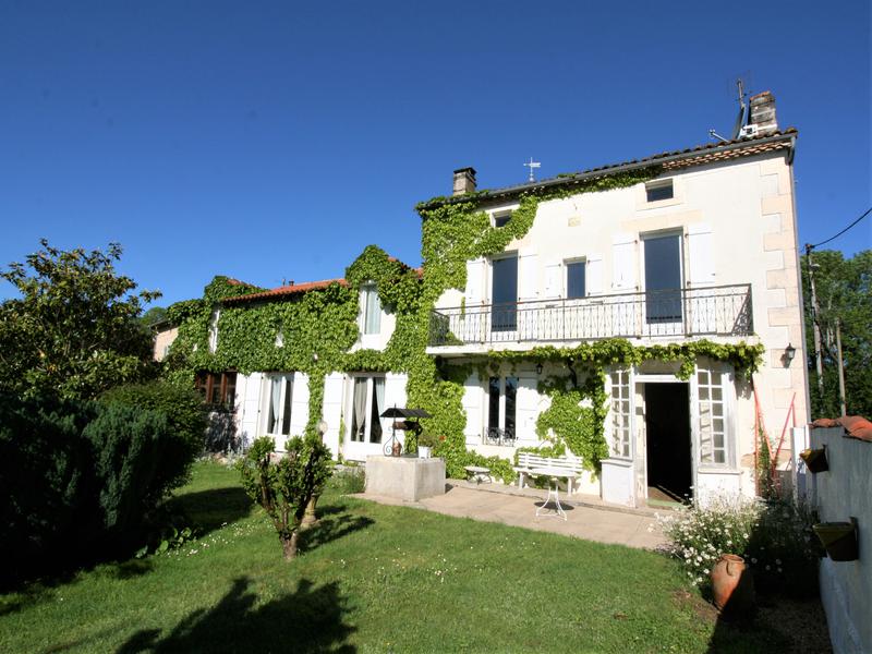 House for sale in BUSSEROLLES Dordogne Beautifully renovated old 2 bed stone farmhouse with