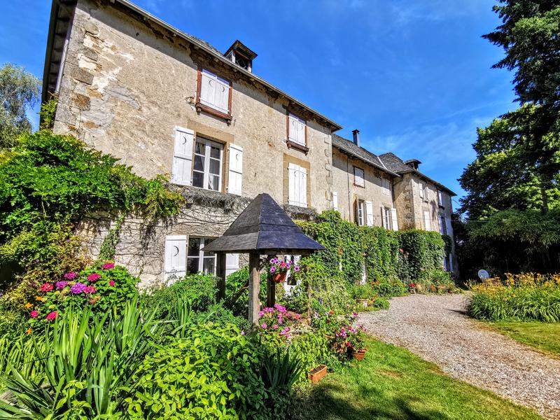 Chateau for sale in CHANTEIX Correze Built in the 18th century