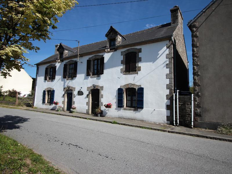 House for sale in SEGLIEN Morbihan An impressive, 6bedroom house