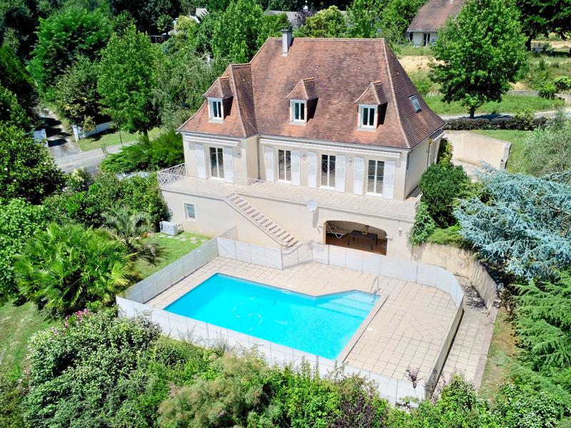 Maison à vendre en Aquitaine Pyrenees Atlantiques PAU Spacieuse villa dans un cadre verdoyant