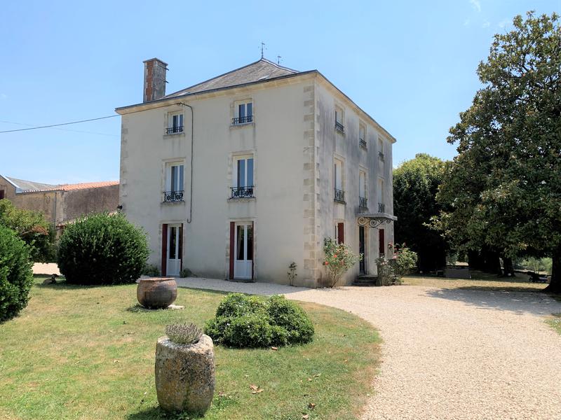Chateau for sale in NIORT Deux Sevres Magnificent 18th century