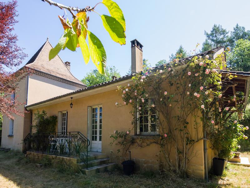 House for sale in LE BUISSON DE CADOUIN Dordogne Nice house located