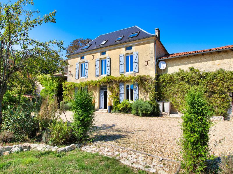 House for sale in ORADOUR Charente Magnificent maison de Maître