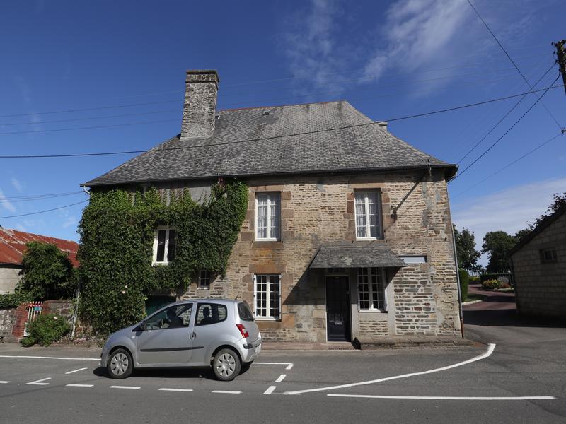 House for sale in NOTRE DAME DU TOUCHET Manche Substantial village property in stone. Two