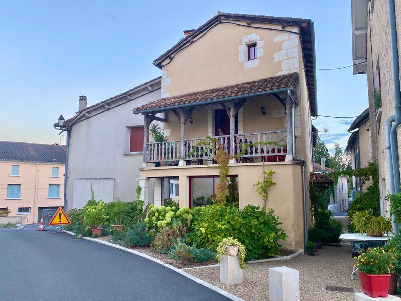 Maison à vendre en Aquitaine Dordogne ST ASTIER Maison charmante et atypique, avec grand Maison à vendre en Aquitaine Dordogne ST ASTIER Maison charmante et atypique, avec grand