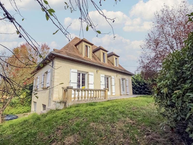House for sale in BERGERAC Dordogne Charming villa with 5 bedrooms, a swimming pool and a