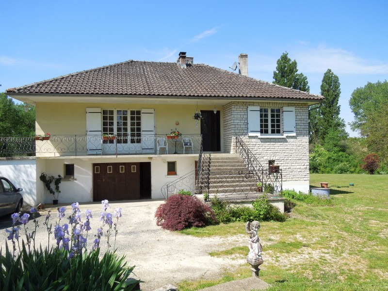 House for sale in Brantome. Dordogne Delightful country home with
