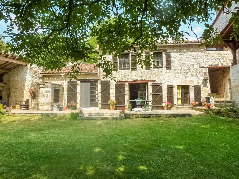 Maison à vendre en Aquitaine Dordogne LA ROCHEBEAUCOURT ET ARGENTINE