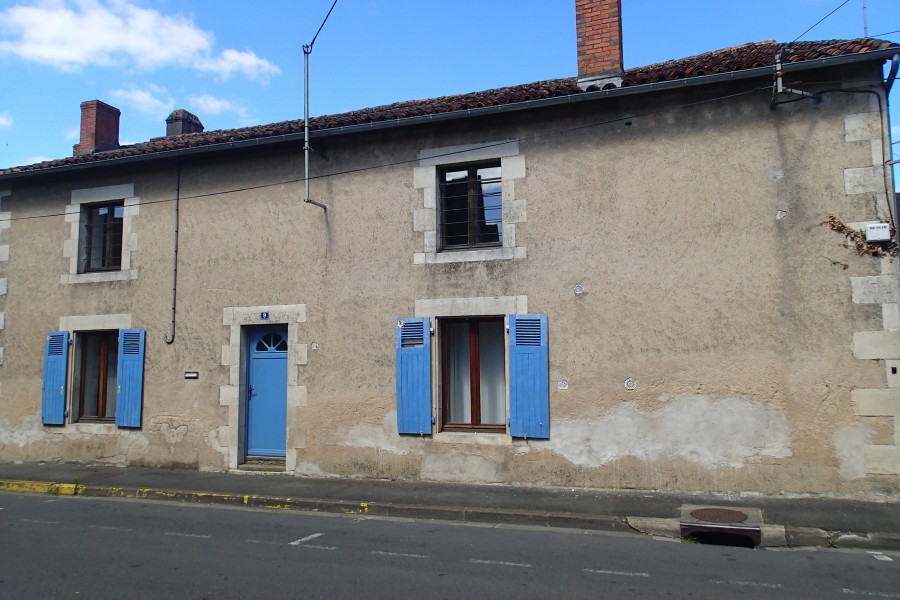 House for sale in MONTMORILLON Vienne Modern 4 bedroomed, 2