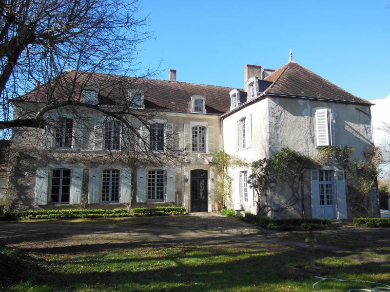 House for sale in LE BLANC Indre LOOK! A stunning five bedroom