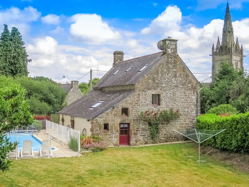 House for sale in MELRAND Morbihan 16th century farmhouse/gite with