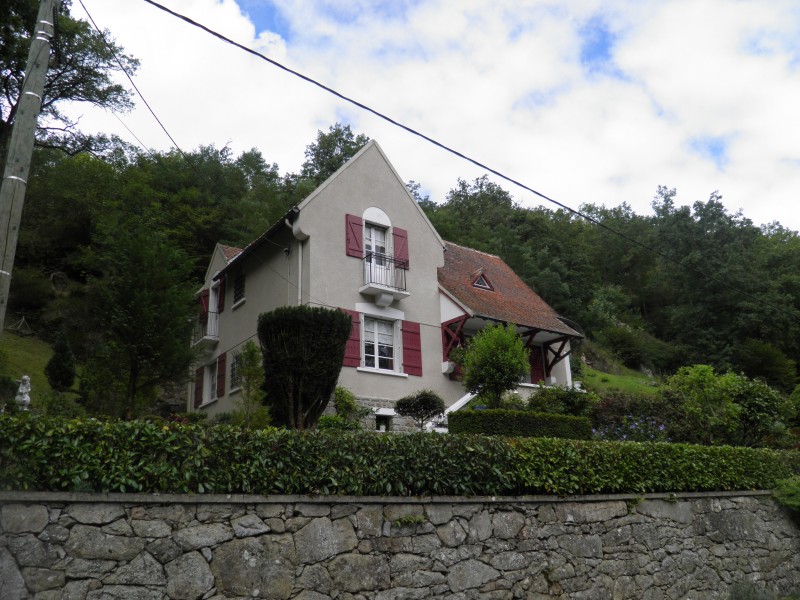 Maison à vendre en Auvergne Puy de Dome SERVANT Propriété de 6 chambres au bord d