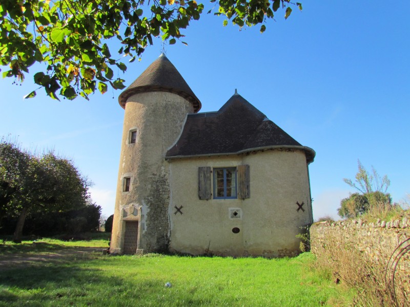 House for sale in PERSAC Vienne 16th Century Logis beautful and