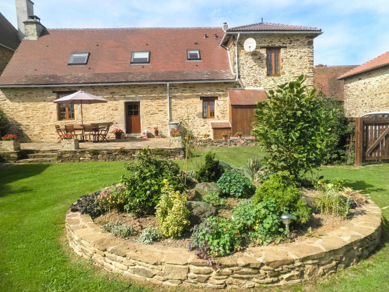 House for sale in ST YRIEIX LA PERCHE Haute Vienne Spacious 34 bed