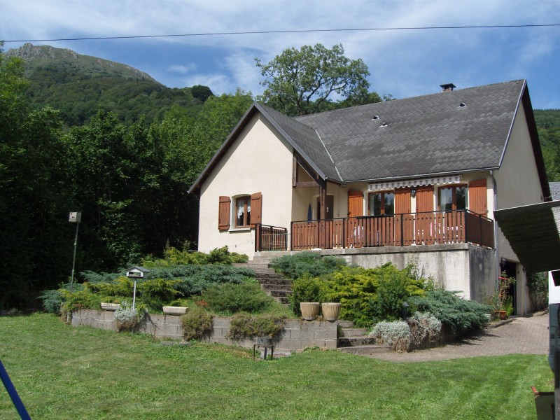 Maison à vendre en Auvergne Puy de Dome LE MONT DORE Belle maison au village, pied du La Sancy