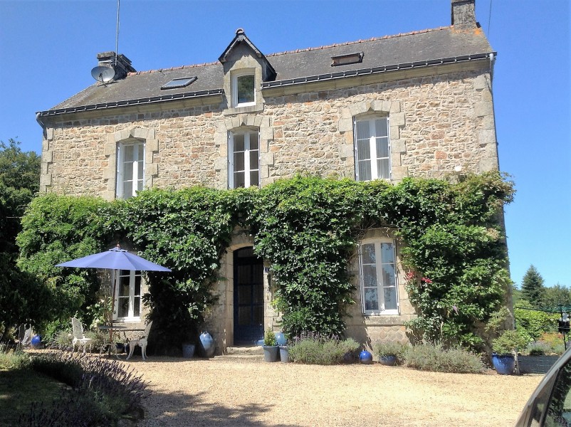 House for sale in LANGOELAN Morbihan Luxurious Petite Manoir built