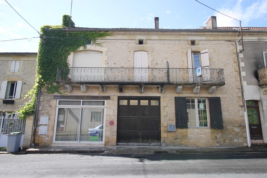 House for sale in ST CYPRIEN Dordogne Property with lots of