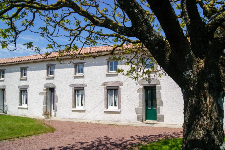 House for sale in ST PIERRE DU CHEMIN Vendee Previously a farmhouse
