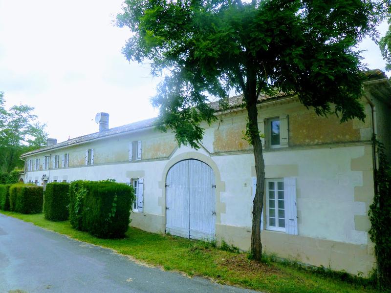 House for sale in Mirambeau Charente Maritime Large detached 10 bed