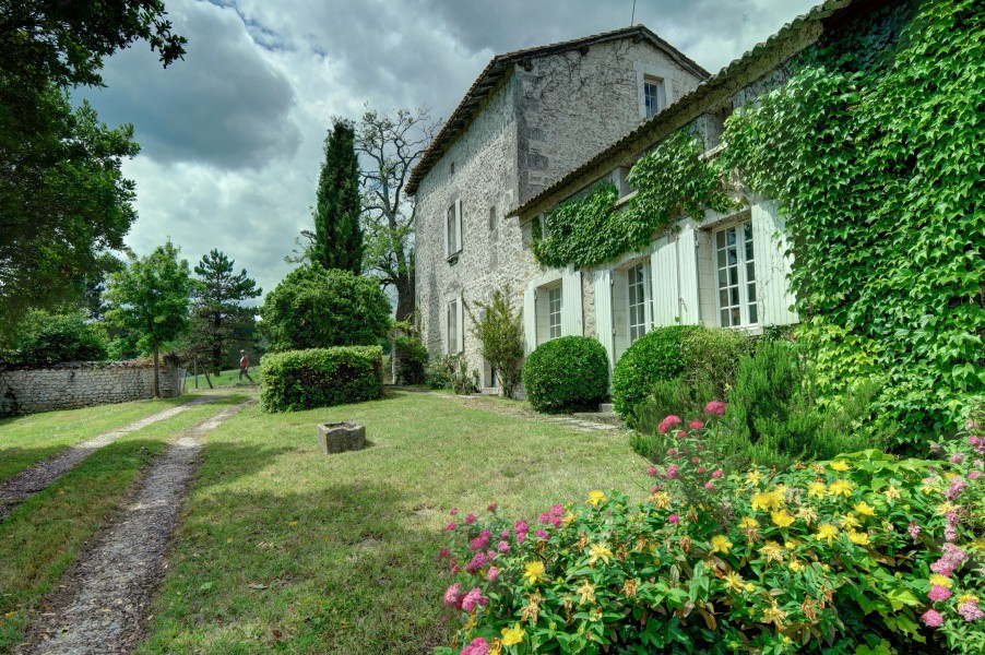 House for sale in BROSSAC Charente Historic old house, former