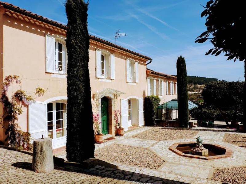 House for sale in Var Elegant Bastide exceptional garden and pool close to village