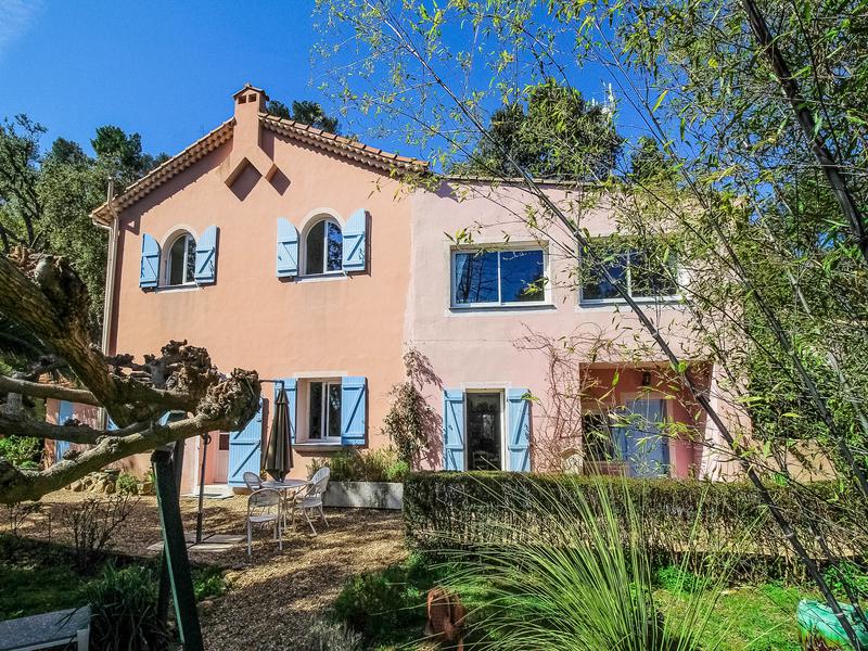 Maison à vendre en PACA Var LA CRAU La Crau Mas provençal avec 4
