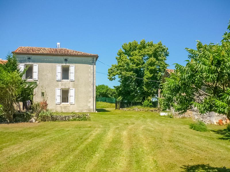 Maison à vendre en Poitou Charentes Charente VILLEBOIS LAVALETTE