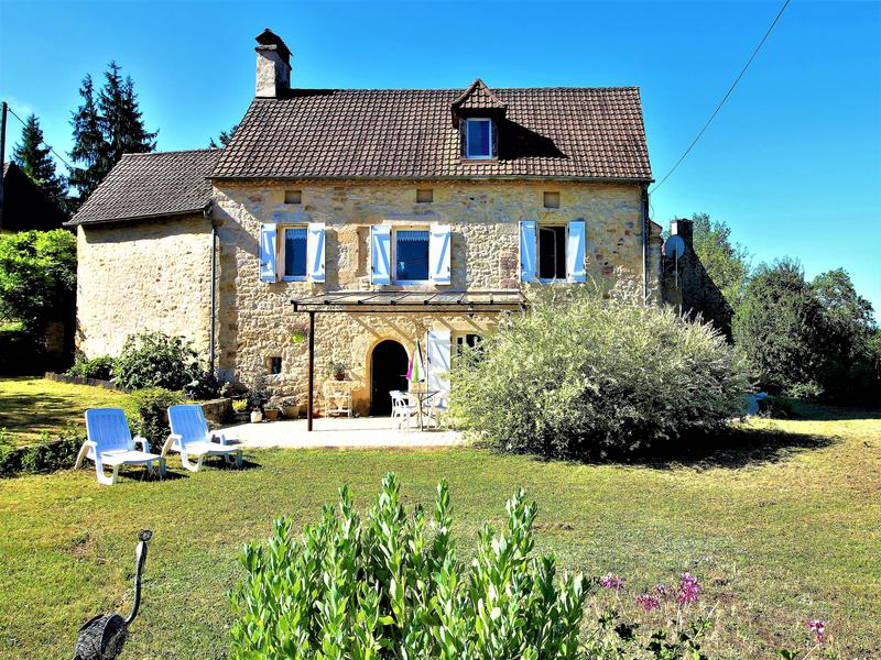 Maison à vendre en Midi Pyrenees Lot GOURDON Belle maison en pierre sur trois étages avec Maison à vendre en Midi Pyrenees Lot GOURDON Belle maison en pierre sur trois étages avec