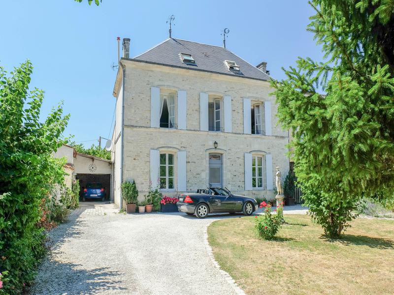 Maison à vendre en Poitou Charentes Charente Maritime ASNIERES LA GIRAUD Superbe maison de