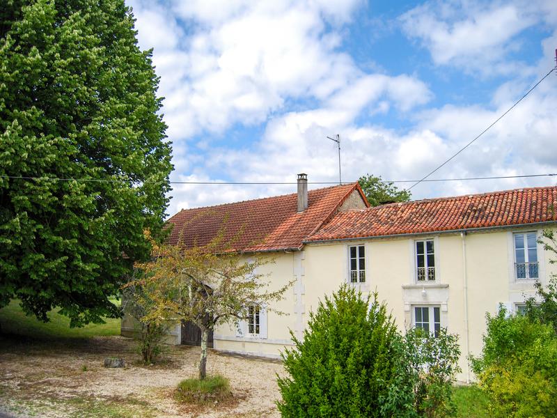 Maison à vendre en Poitou Charentes Charente JUIGNAC Une belle maison