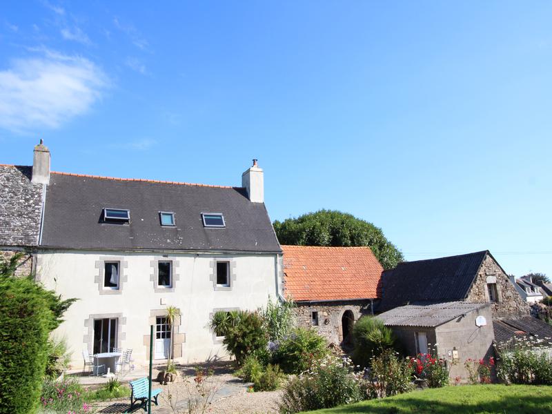 House for sale in LANMEUR Finistere Delightful stone cottage with outbuildings. 5km to the