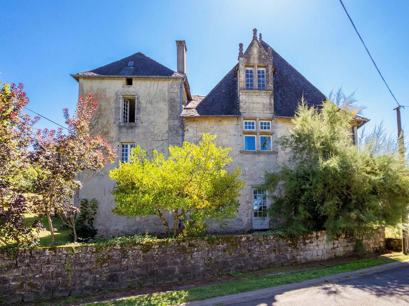 House for sale in AYEN Correze Impressive historical house with 5