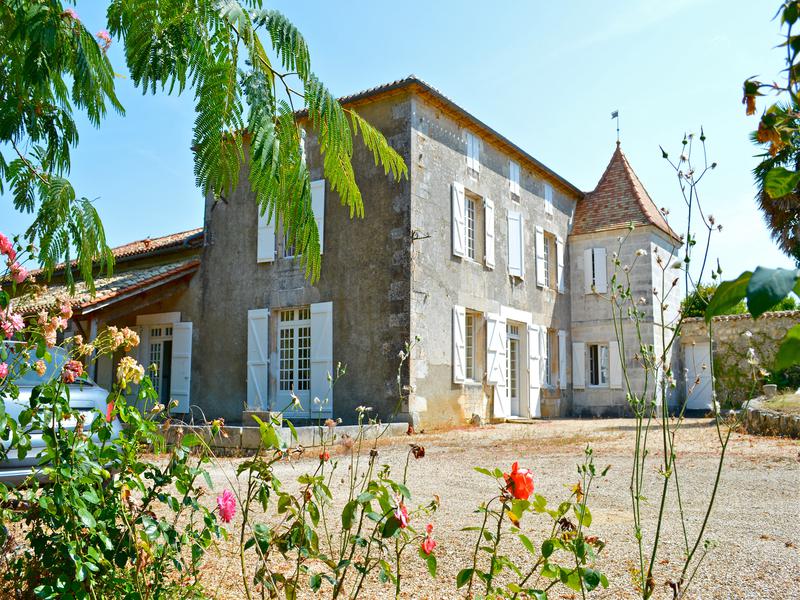 House for sale in CHARRAS Charente Magnificent village house