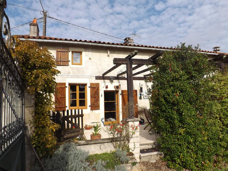 House for sale in ST AMANT DE BONNIEURE Charente Wellrenovated 3