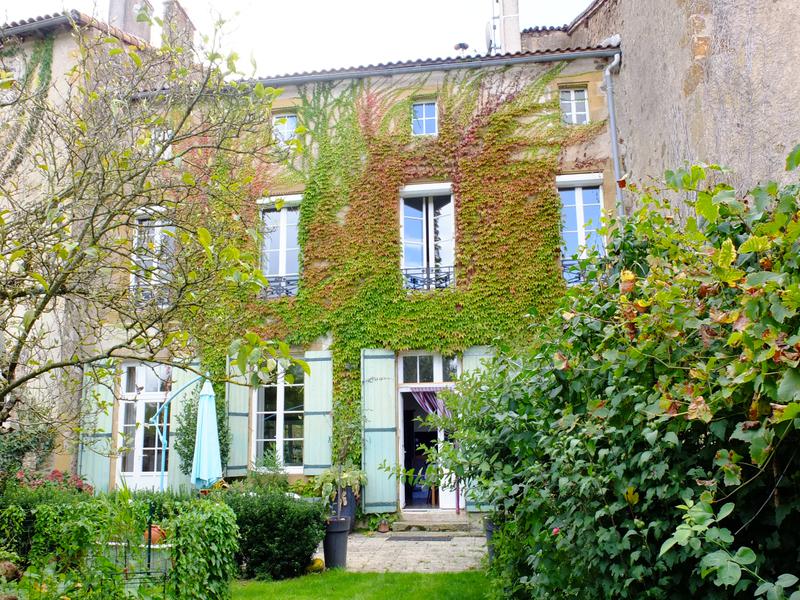 House for sale in Vienne Grand French Town House with beautiful