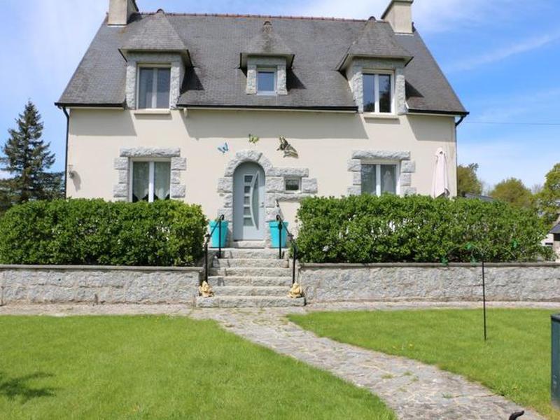 House for sale in GOUAREC Cotes d Armor Large immaculate néo