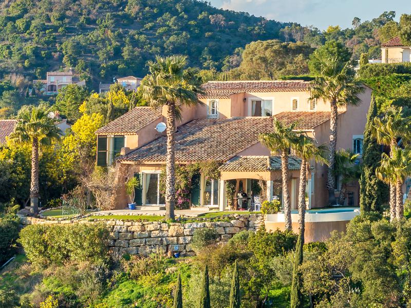 Maison à vendre en PACA Var ROQUEBRUNE SUR ARGENS VILLA T6 A VENDRE