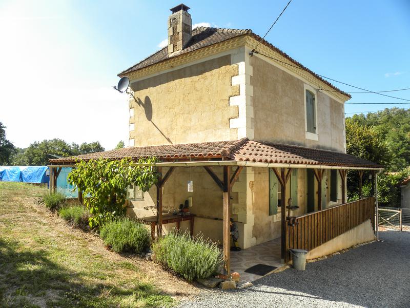 House for sale in ST JEAN DE COLE Dordogne This property is at walking distance from one of