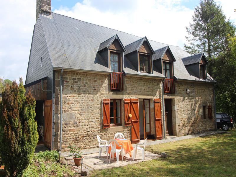 House for sale in ST MARTIN DE LANDELLES Manche A charming house