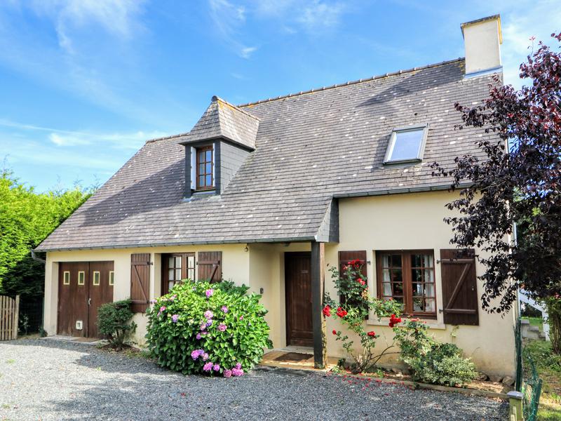 House for sale in YVIAS Cotes d Armor Comfortable, modern 4/5 bed