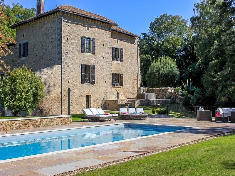 House for sale in LE LINDOIS Charente Beautifully renovated