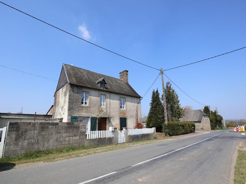 Maison à vendre en Basse Normandie Manche ST CYR DU BAILLEUL Maison de campagne à rénover. A