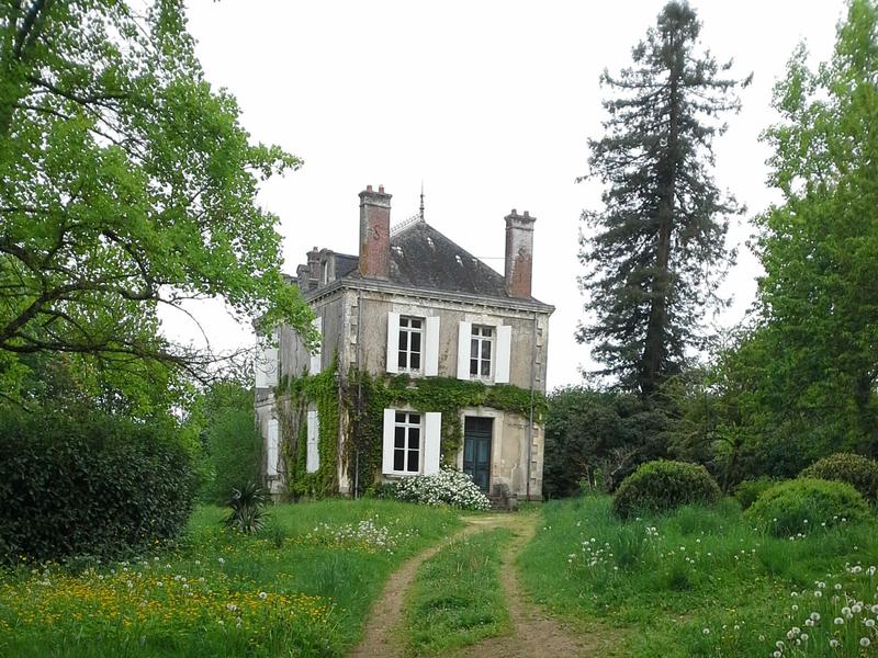 House for sale in NOUIC Haute Vienne Chateau with 5 bedrooms set in over a hectare of